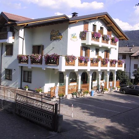 צ'מברה Hotel Al Caminetto מראה חיצוני תמונה